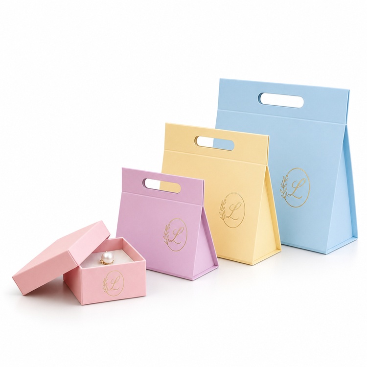 Triangle gift box for wedding favors, Christmas and mini wine.jpg Triangle gift box for wedding favors, Christmas and mini wine.jpg